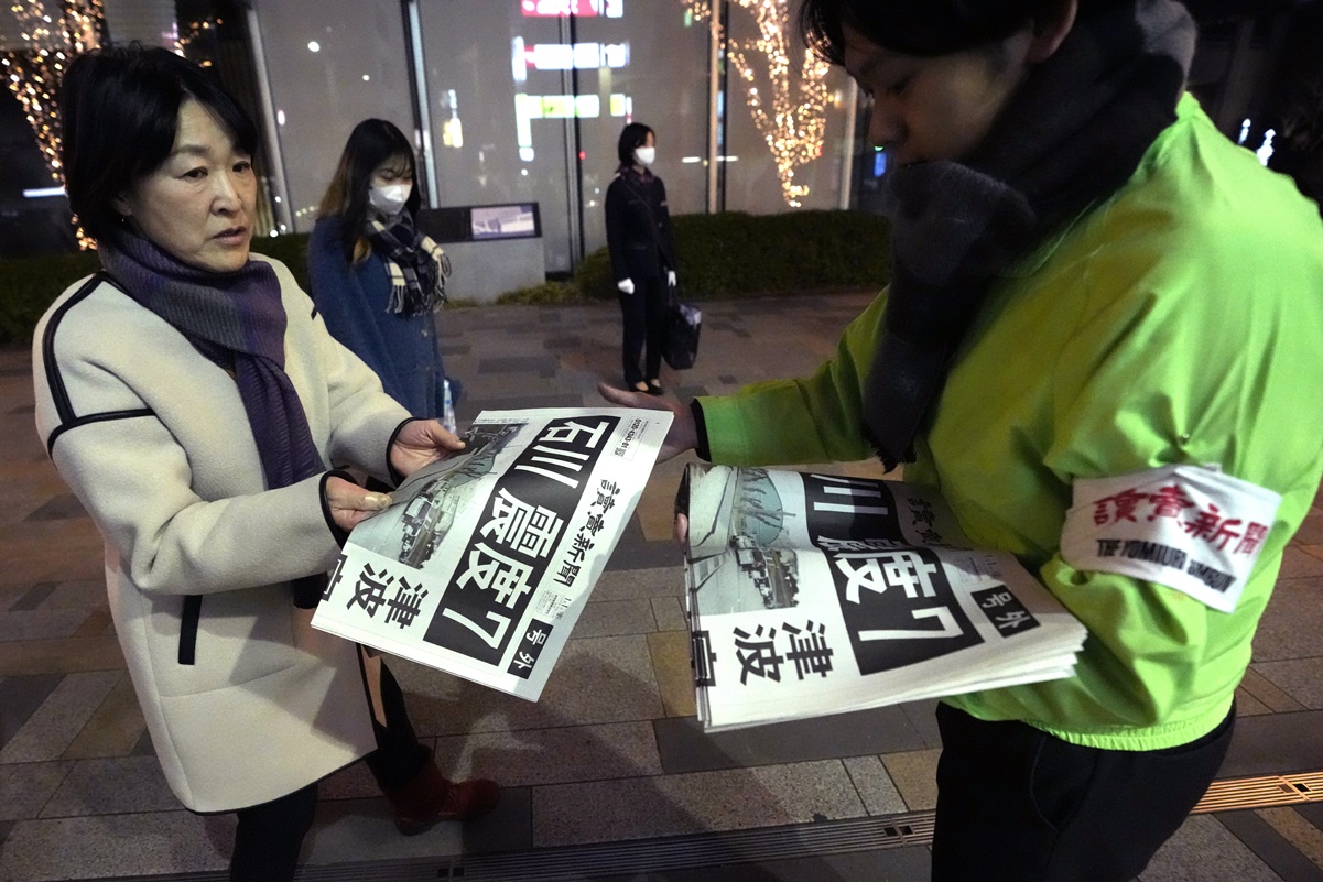 Informan de seis personas atrapadas bajo los escombros tras terremoto de 7.6 en Japón