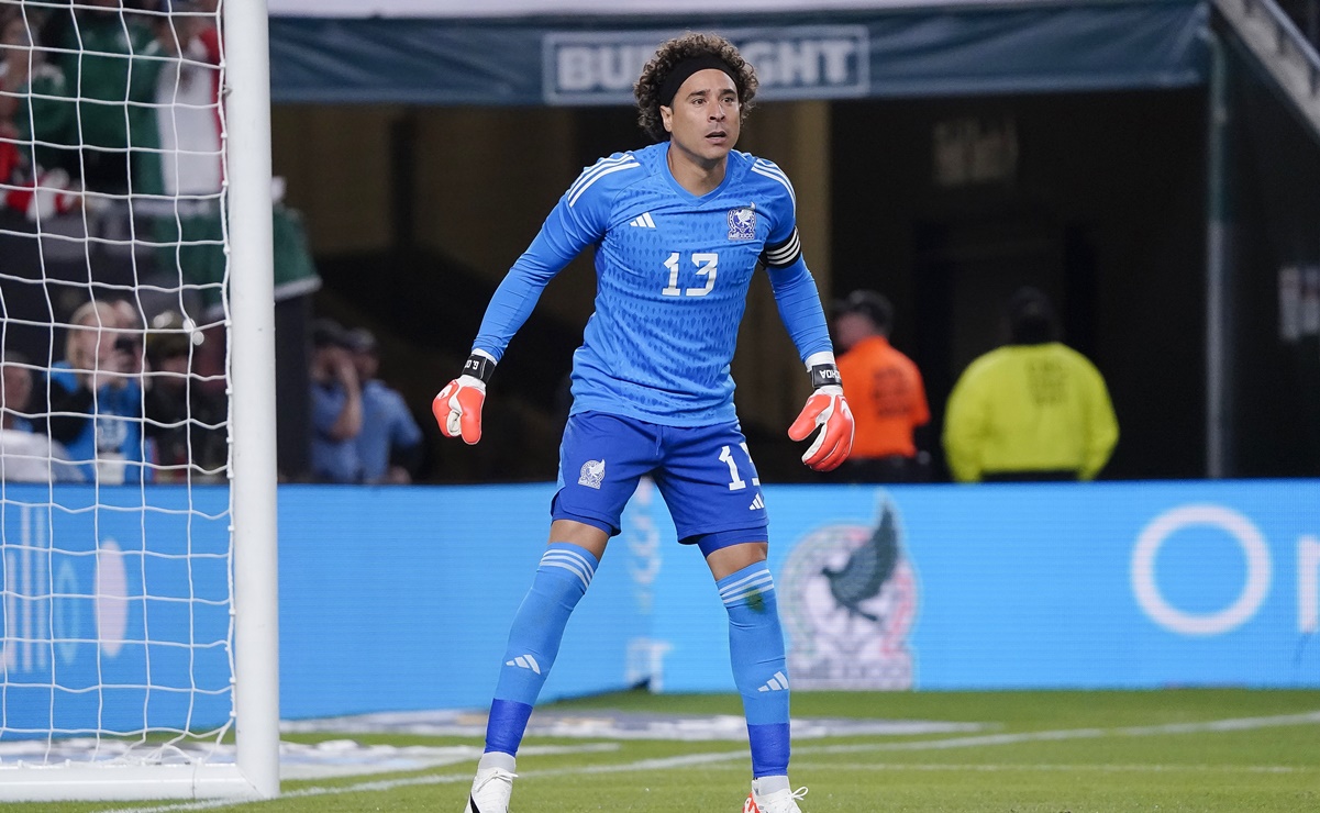 Memo Ochoa responde a sus detractores: “Mientras me sienta bien, voy a estar en la Selección”