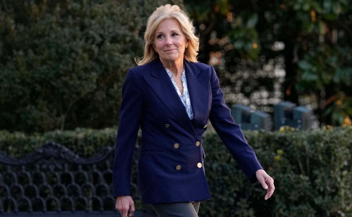 Jill Biden. Médicos le extirpan carcinomas encima del ojo y en el torso