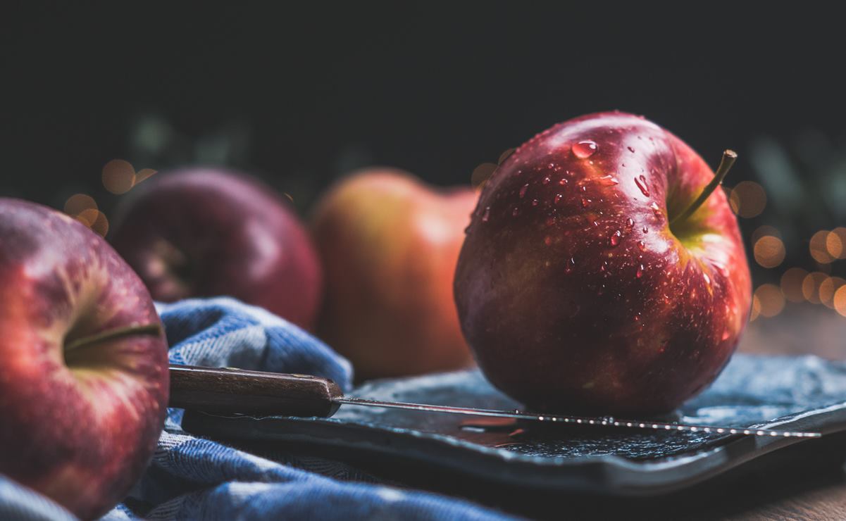 Prepara manzanas capeadas en masa de croissant y toffee