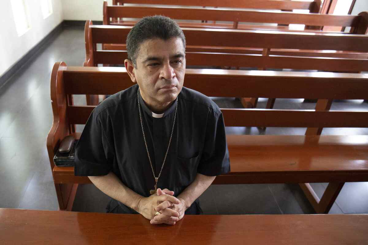 Nicaragua destierra a 18 sacerdotes, incluyendo monseñor Álvarez