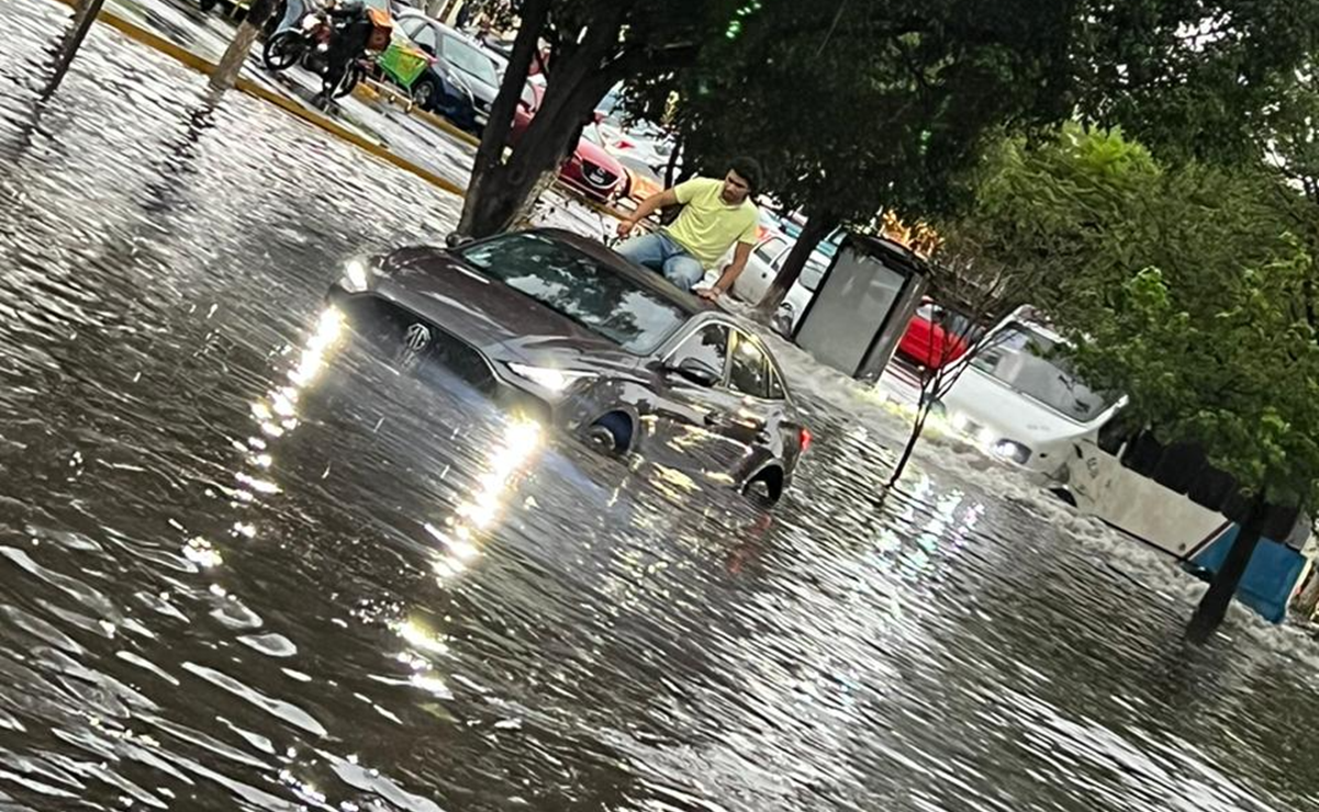 Tromba acompañada de granizo azota a Morelia, Michoacán