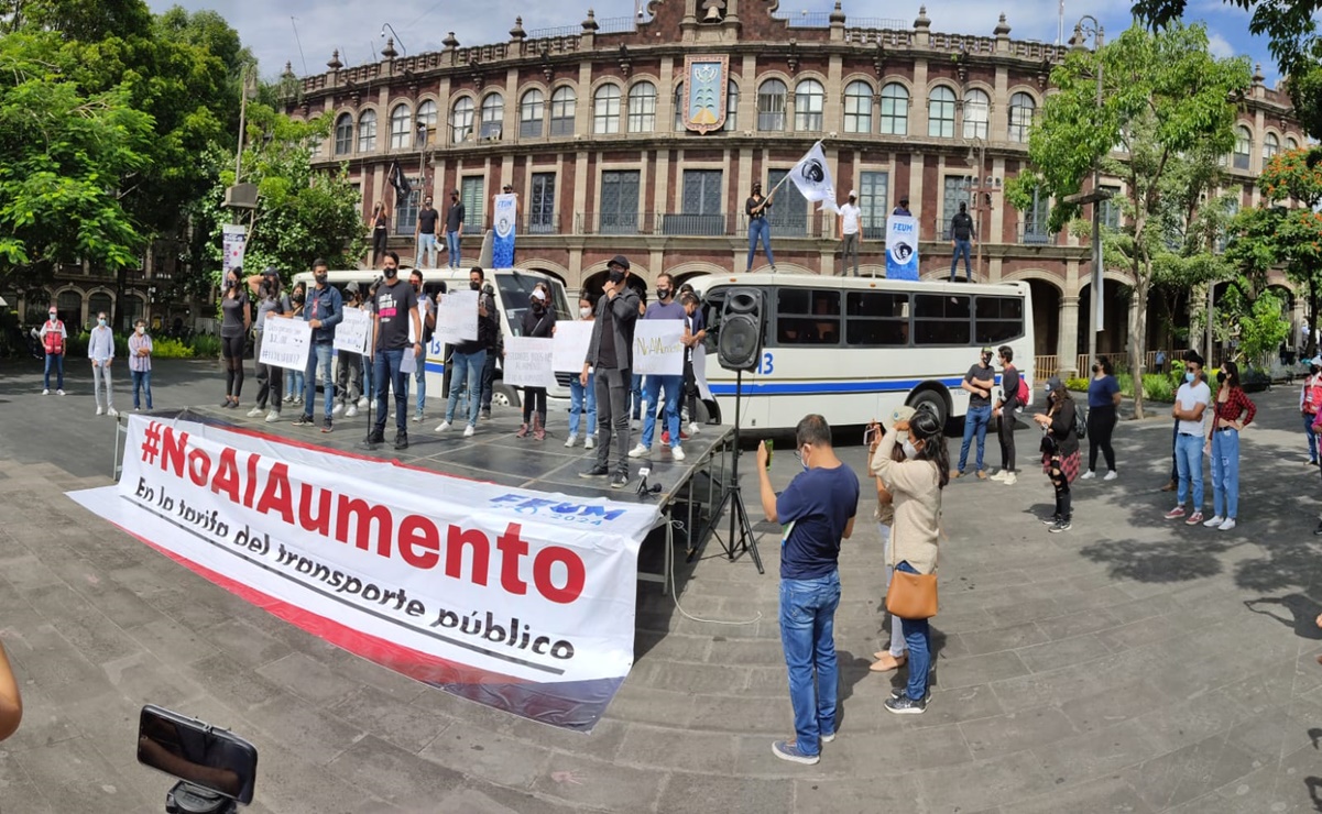 Marchan estudiantes de Morelos contra ajuste a tarifa del transporte público