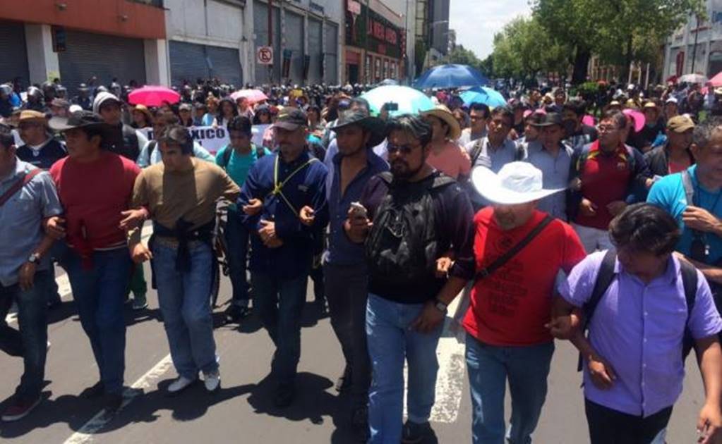 Mexican teachers, opposed to education reform, warn of more protests