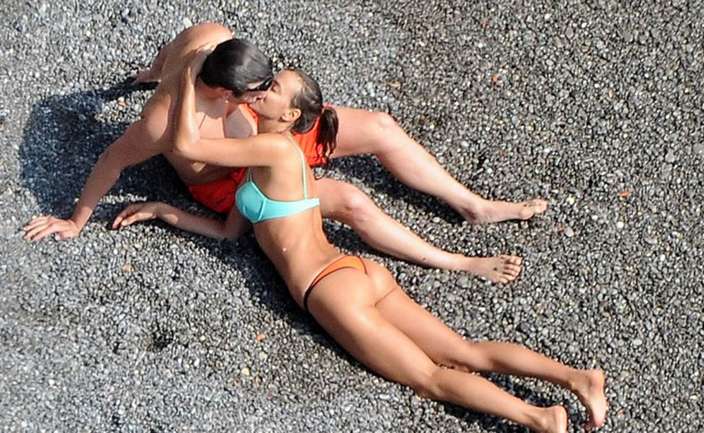 Irina Shayk y Bradley Cooper, pasión en la playa