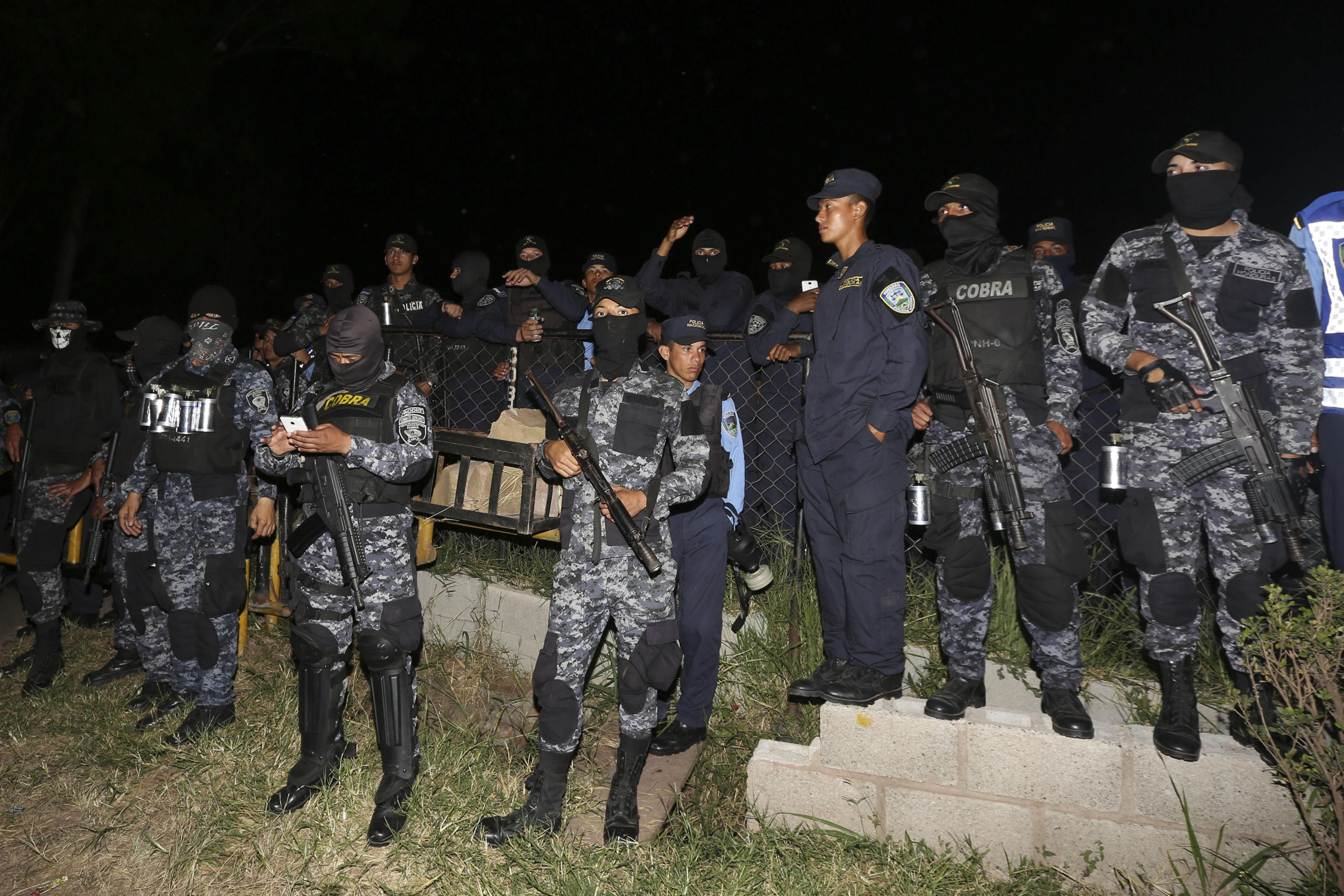 Policía de Honduras se niega a reprimir protestas por supuesto fraude electoral