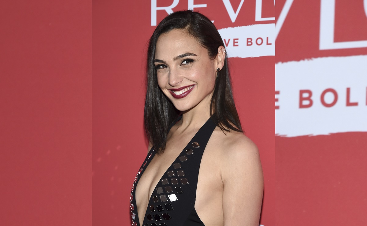 El minivestido blanco con el que Gal Gadot arrasó en redes