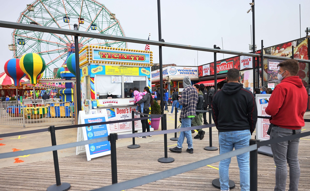 Coney Island reabre al turismo en Nueva York 