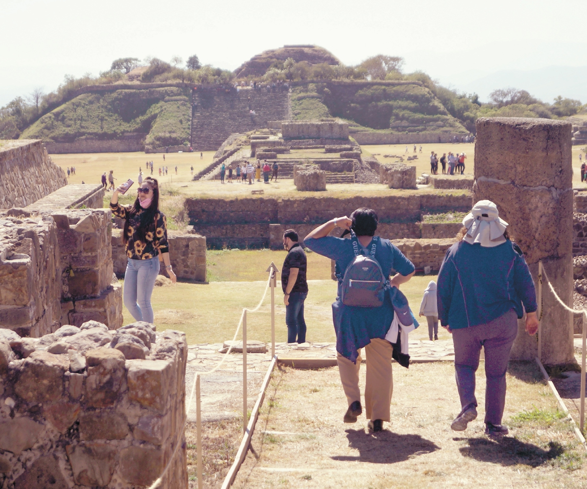 Reabre Monte Albán: en dos horas llega al límite de 400 personas