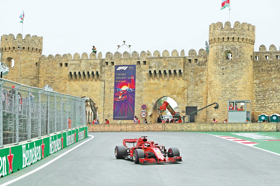 Vettel parte en la primera posición