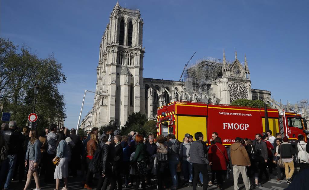 Bomberos evitaron que Notre Dame se quemara hasta cimientos