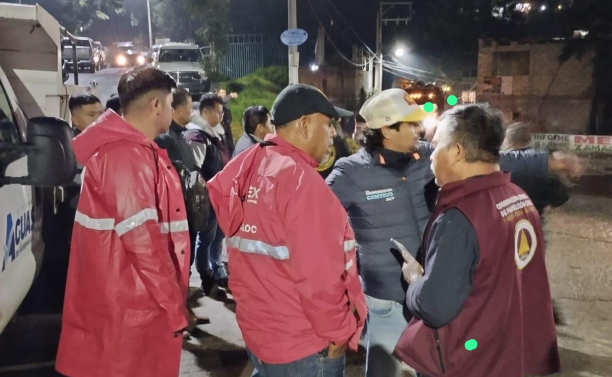 Autoridades limpian viviendas tras desbordamiento del Río Pie de Santo en Huixquilucan