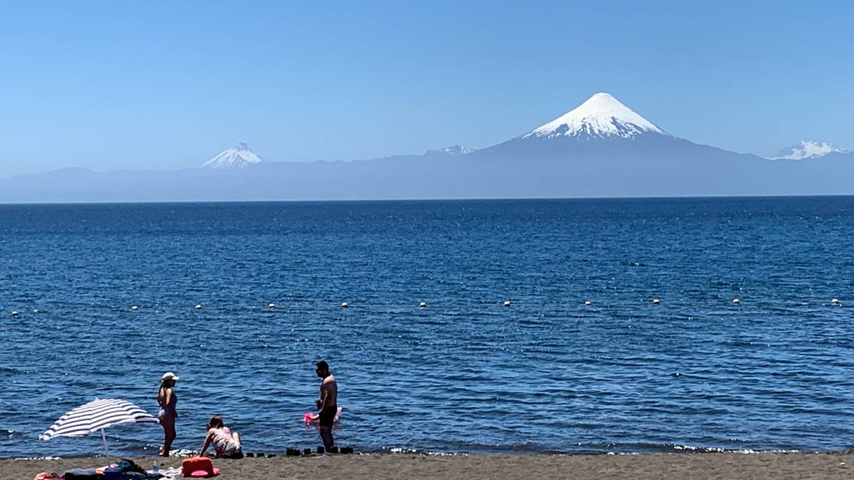 Nueva explosión en volcán Villarrica generó sismo y columna de humo de 600 metros en Chile