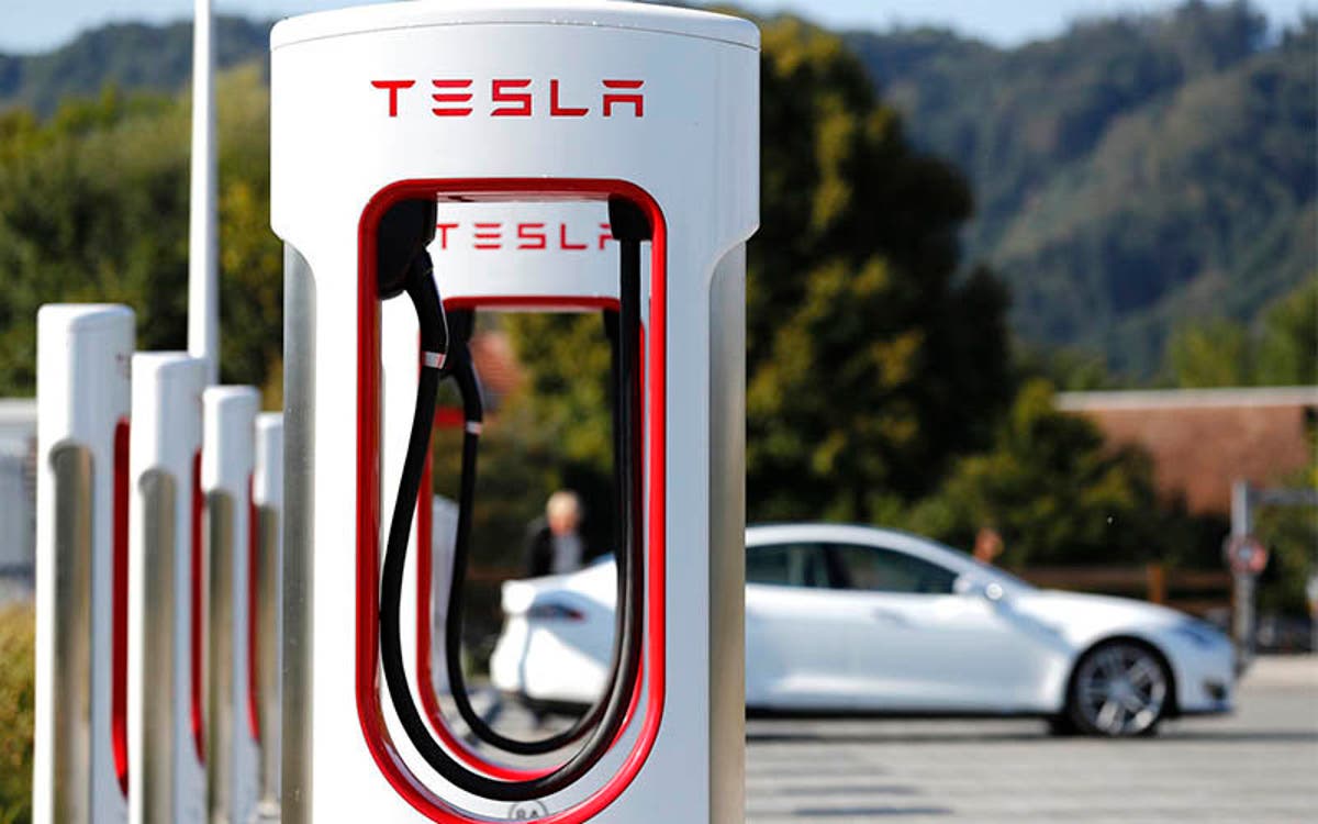 Tesla presenta Supercargador V3; aumenta 120 kilómetros de recorrido en 5 minutos 