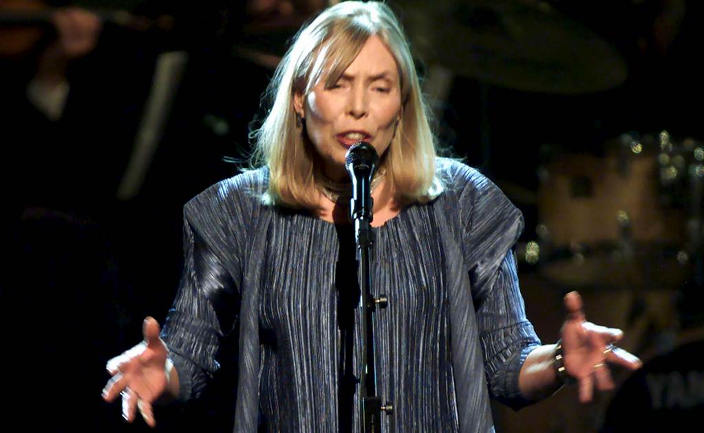 Reportan grave a Joni Mitchell