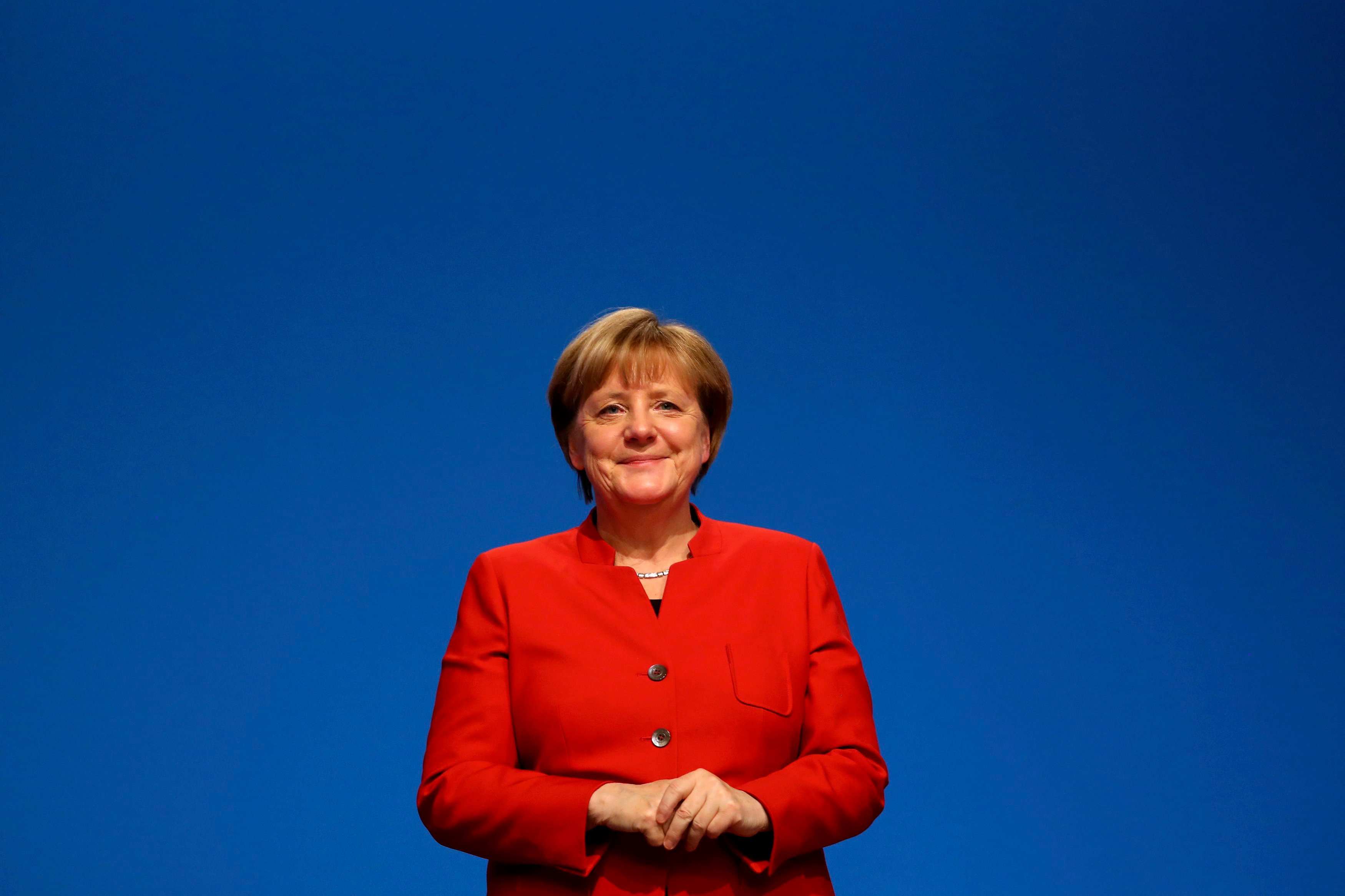 Merkel es reelegida como líder del partido conservador alemán