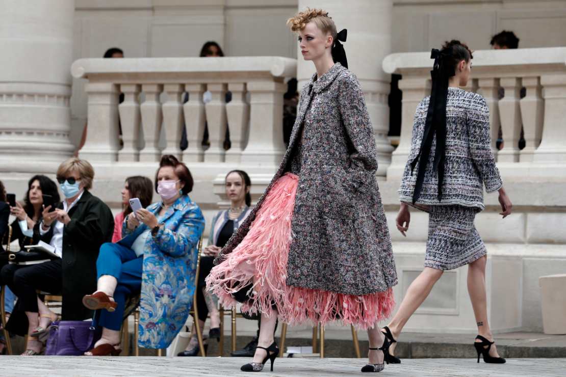 Chanel, Balenciaga y más: las grandes "maisons" vuelven a las pasarelas de moda