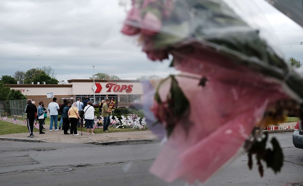 Acusan de terrorismo y asesinato por crímenes de odio al tirador de la matanza en Buffalo