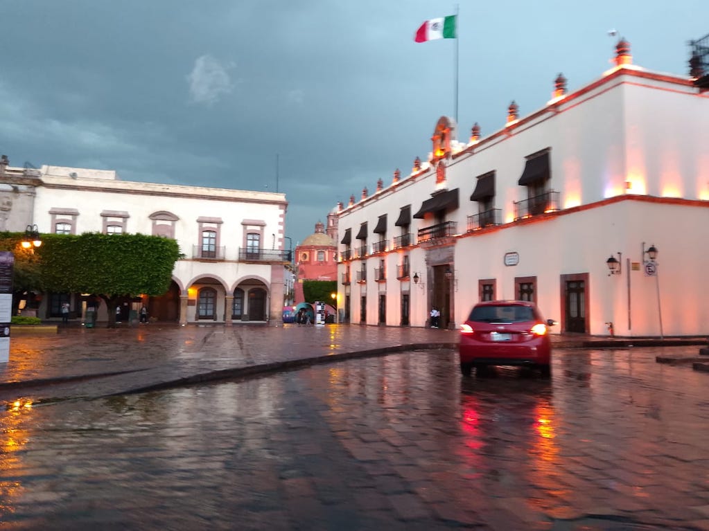 Lluvia encharca Querétaro