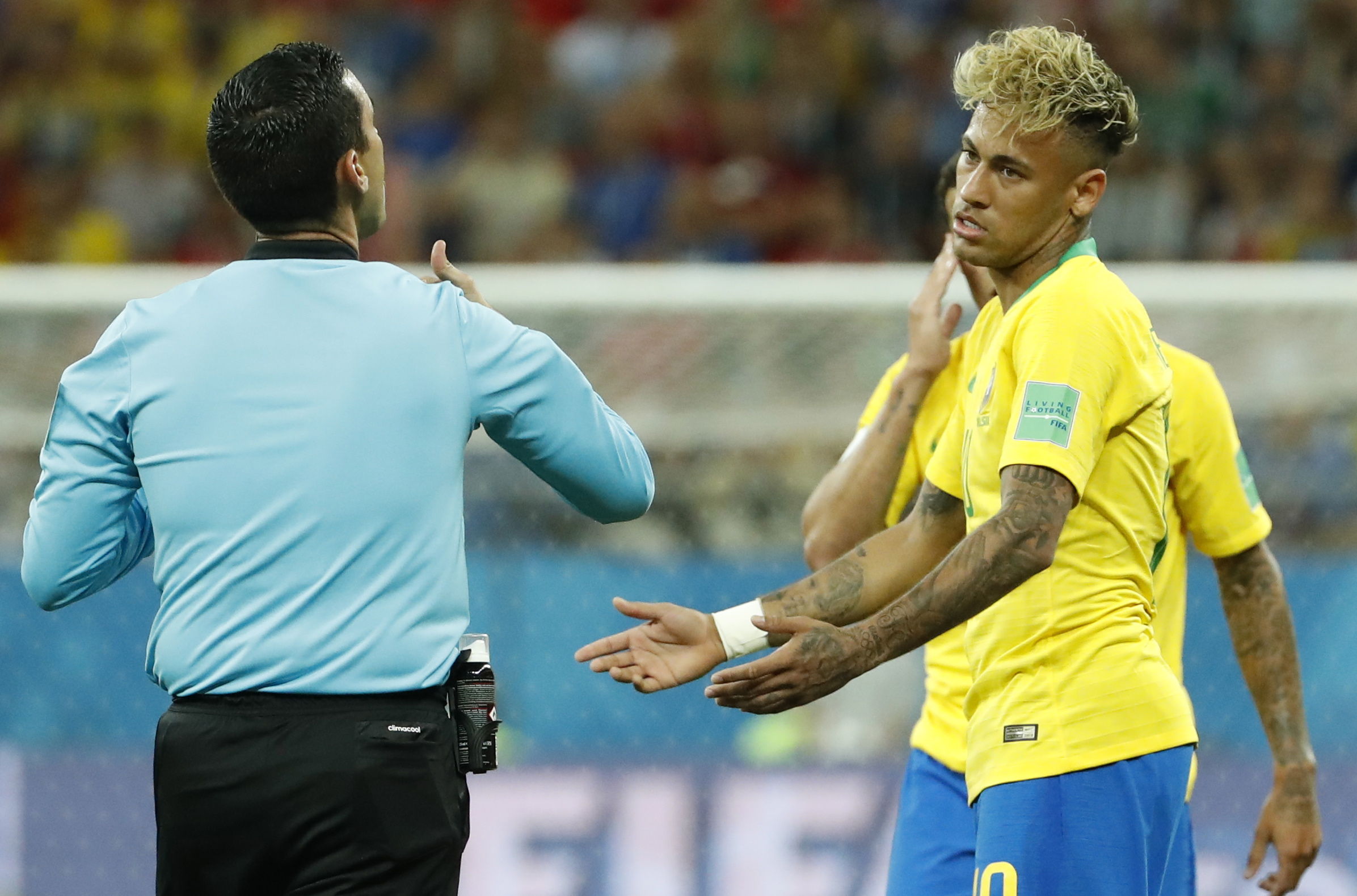 Brasil presenta queja ante la FIFA por arbitraje del mexicano César Ramos