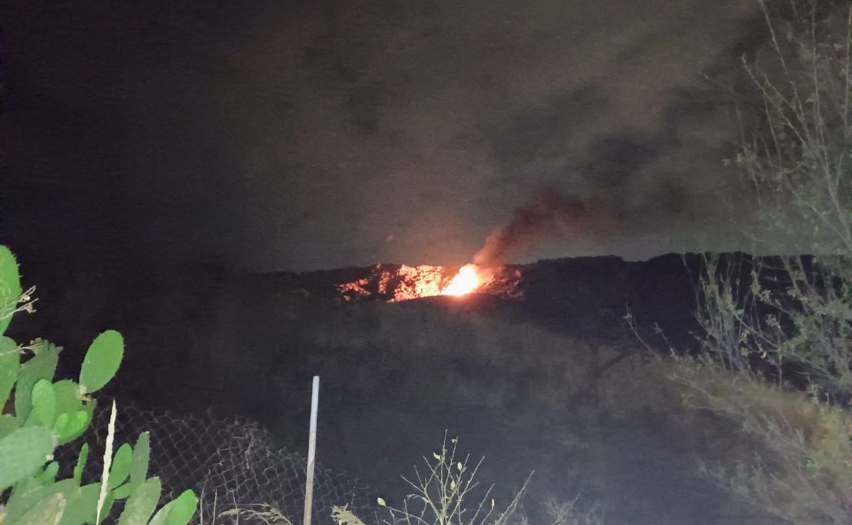 “Tronaba horrible”, bomberos atienden incendio en basurero de Naucalpan
