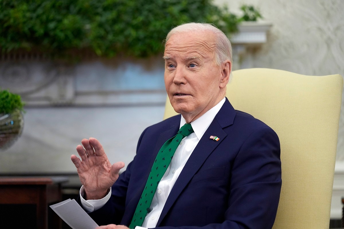 "Un candidato es muy viejo y mentalmente no apto; el otro soy yo", dice Biden
