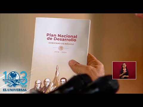 Distribuye AMLO 10 mil ejemplares del Plan Nacional de Desarrollo