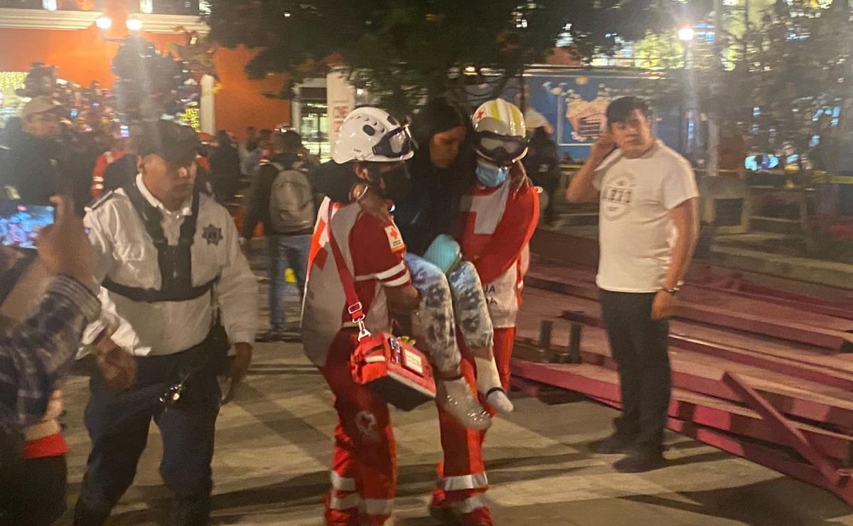 VIDEO: Colapsan gradas previo a desfile de la Noche de Rábanos en Oaxaca; hay 13 heridos