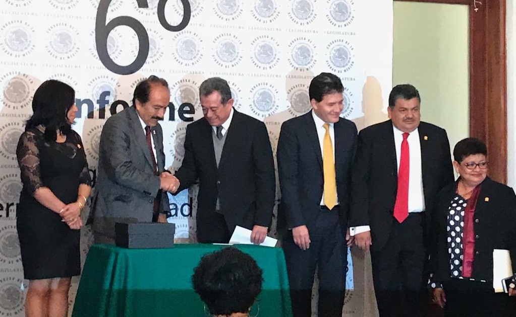 Guillermo Orozco entrega Sexto Informe de Gobierno de CDMX a nuevo Congreso