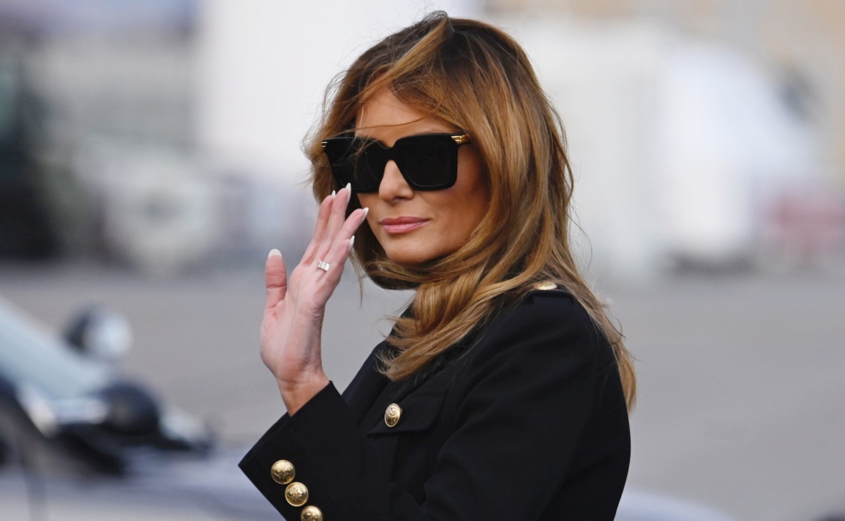 Melania Trump luce radiante con lujoso vestido rojo de 4 mil dólares en Nueva York