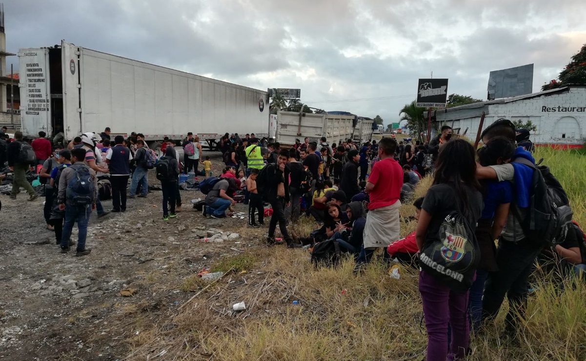 Abandonan a más de 200 migrantes adentro de un tráiler en Veracruz