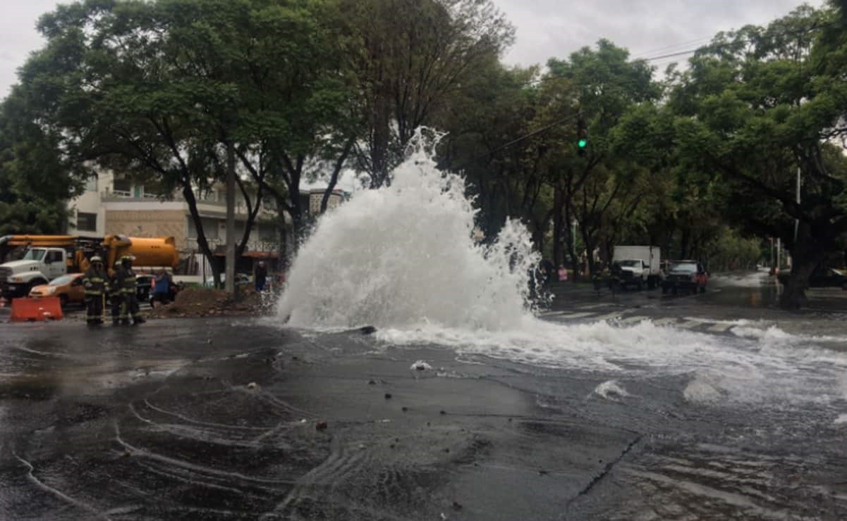 Informan que se restableció servicio de agua potable tras fuga en Canal de Miramontes