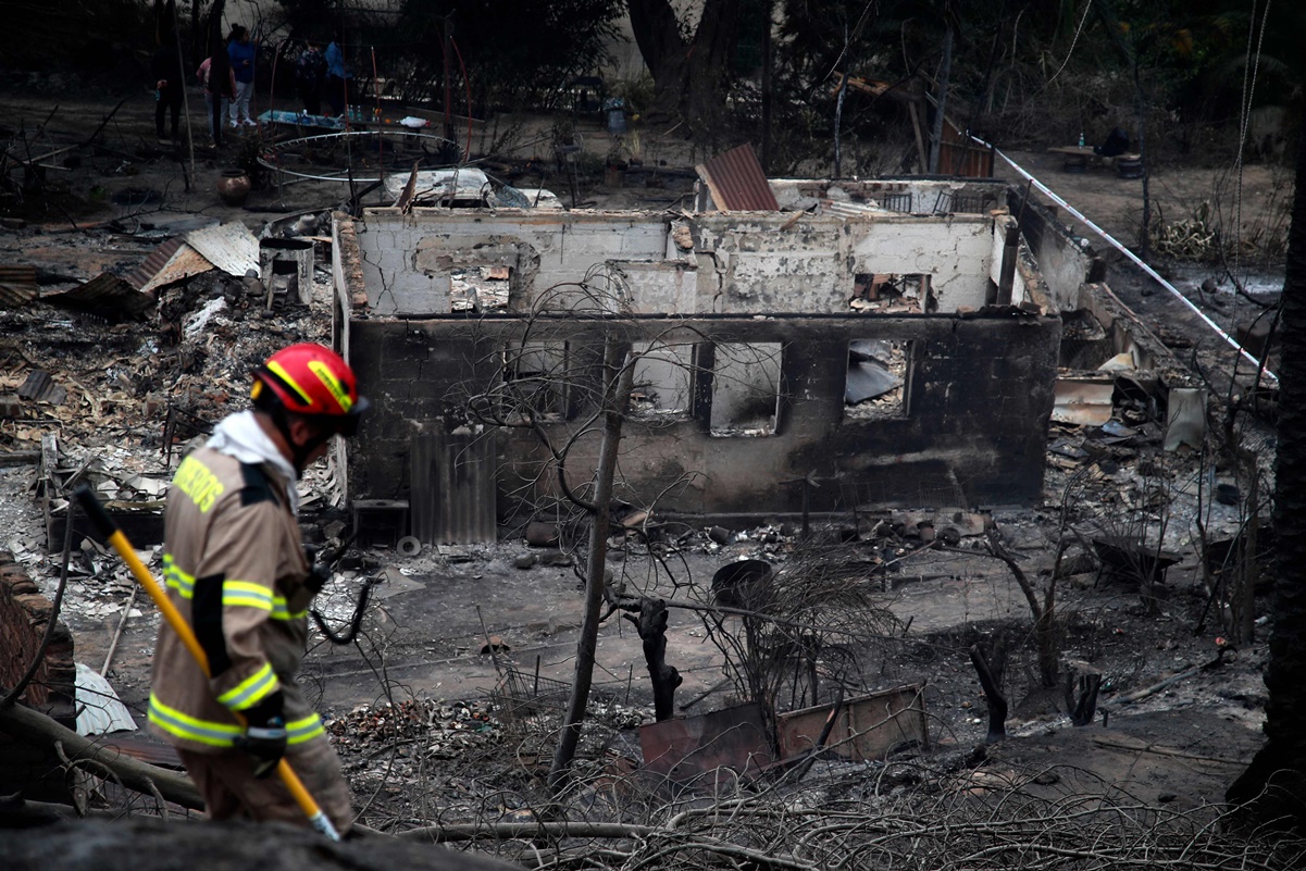 Incendios en Chile destruyen el Jardín Botánico de Viña del Mar; mueren empleada junto a su familia