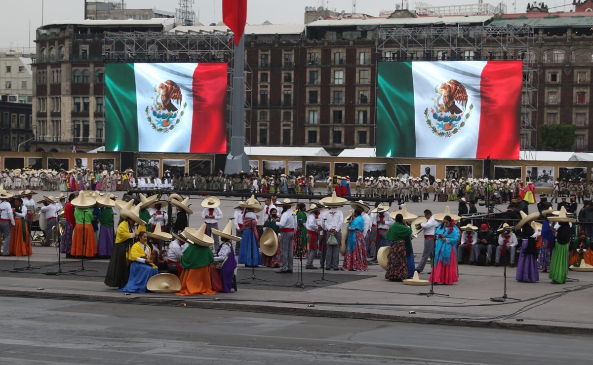 AMLO encabeza desfile de la Revolución Mexicana, primer acto masivo ante el avance de la vacunación