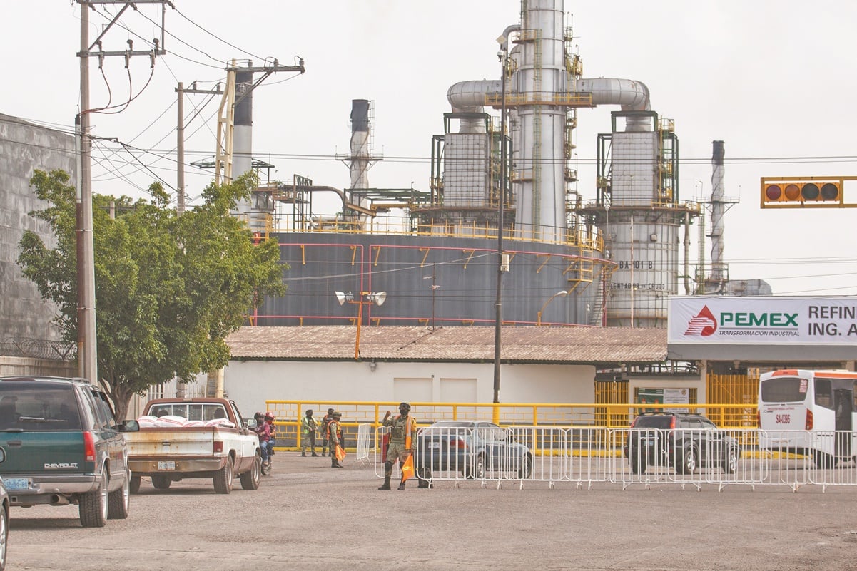 Dos presuntos ladrones mueren intoxicados en refinería de Salamanca, Guanajuato