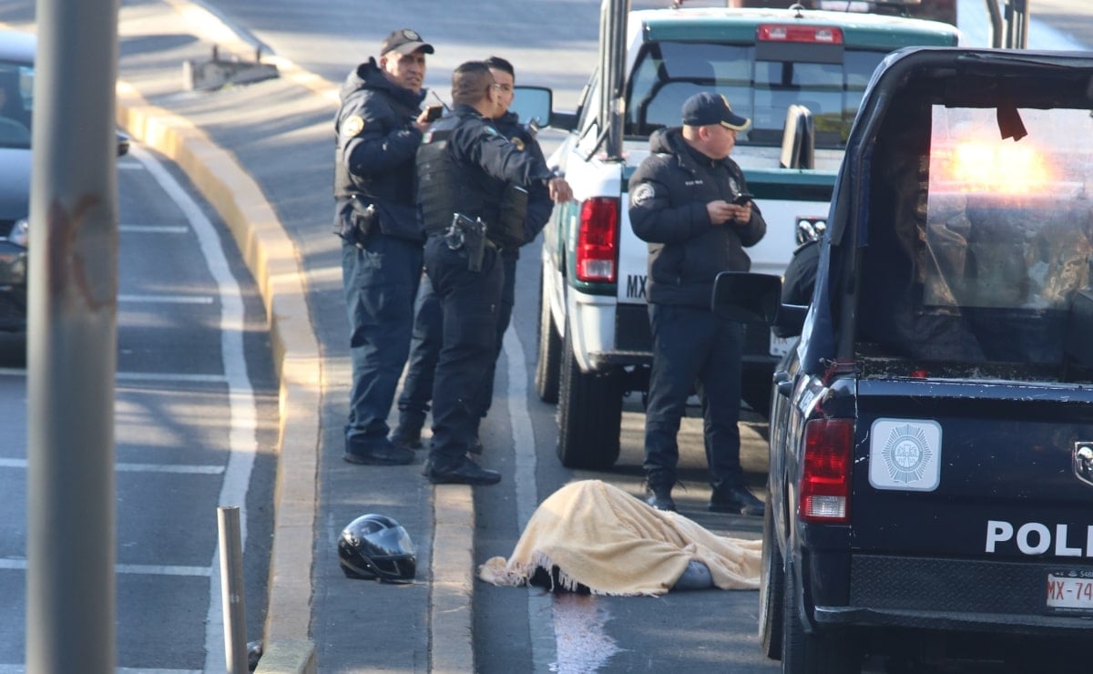 Motociclista muere por mal estado de una alcantarilla en Álvaro Obregón 