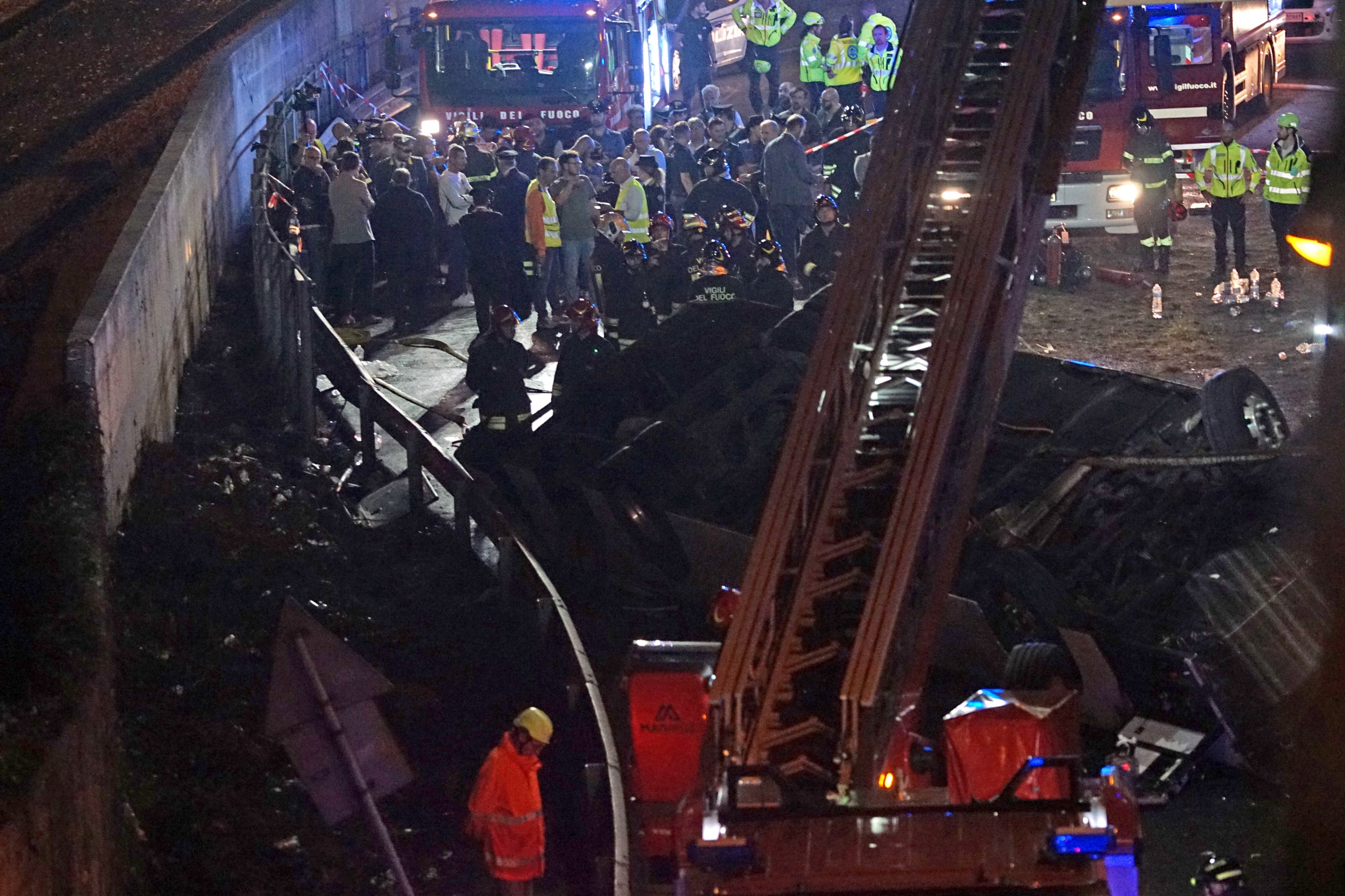 Al menos 20 muertos en accidente de autobús en Venecia. VIDEO