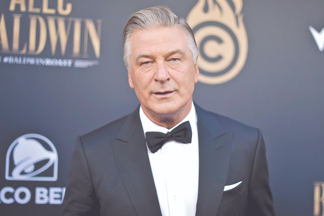 Alec Baldwin sí apretó el gatillo que mató a la fotógrafa Halyna Hutchins, según FBI