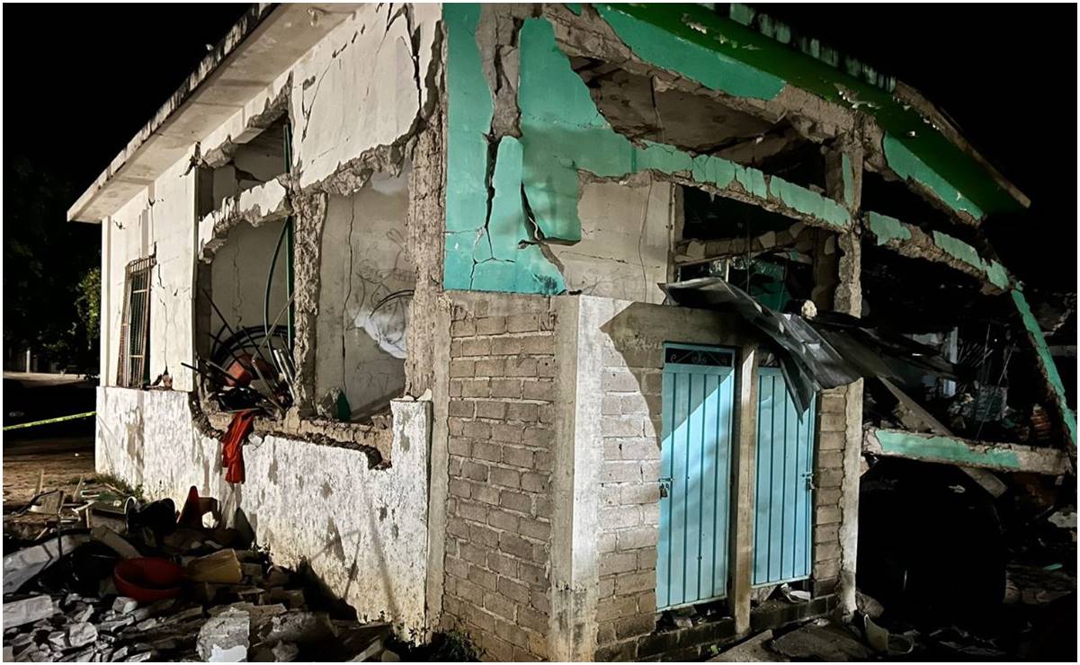 Explosión de pirotecnia destruye agencia municipal de Sayultepec en Oaxaca y deja 5 heridos