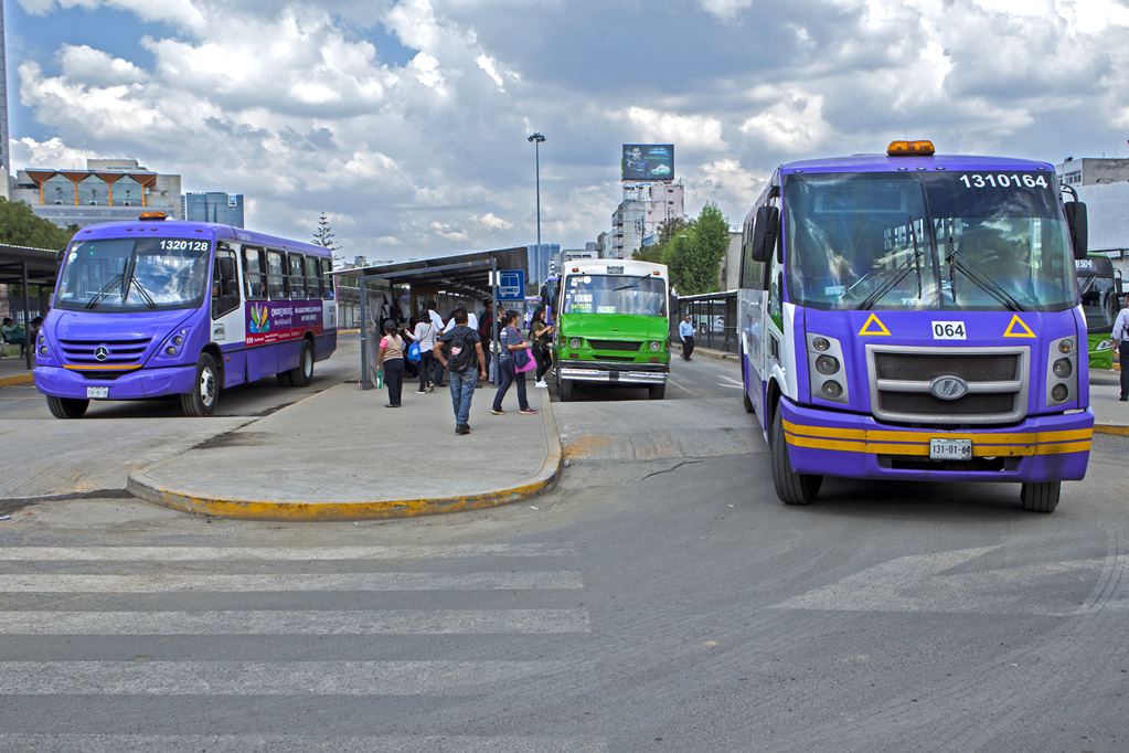 Gobierno de la CDMX condona 50% el pago de  diversos derechos a transportistas metropolitanos