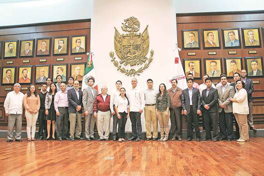 JCR recibe a universitarios 