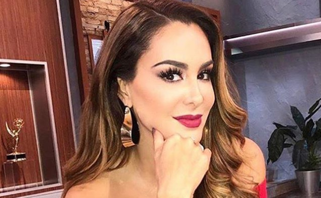 Ninel Conde despide el año con sexy bikini 