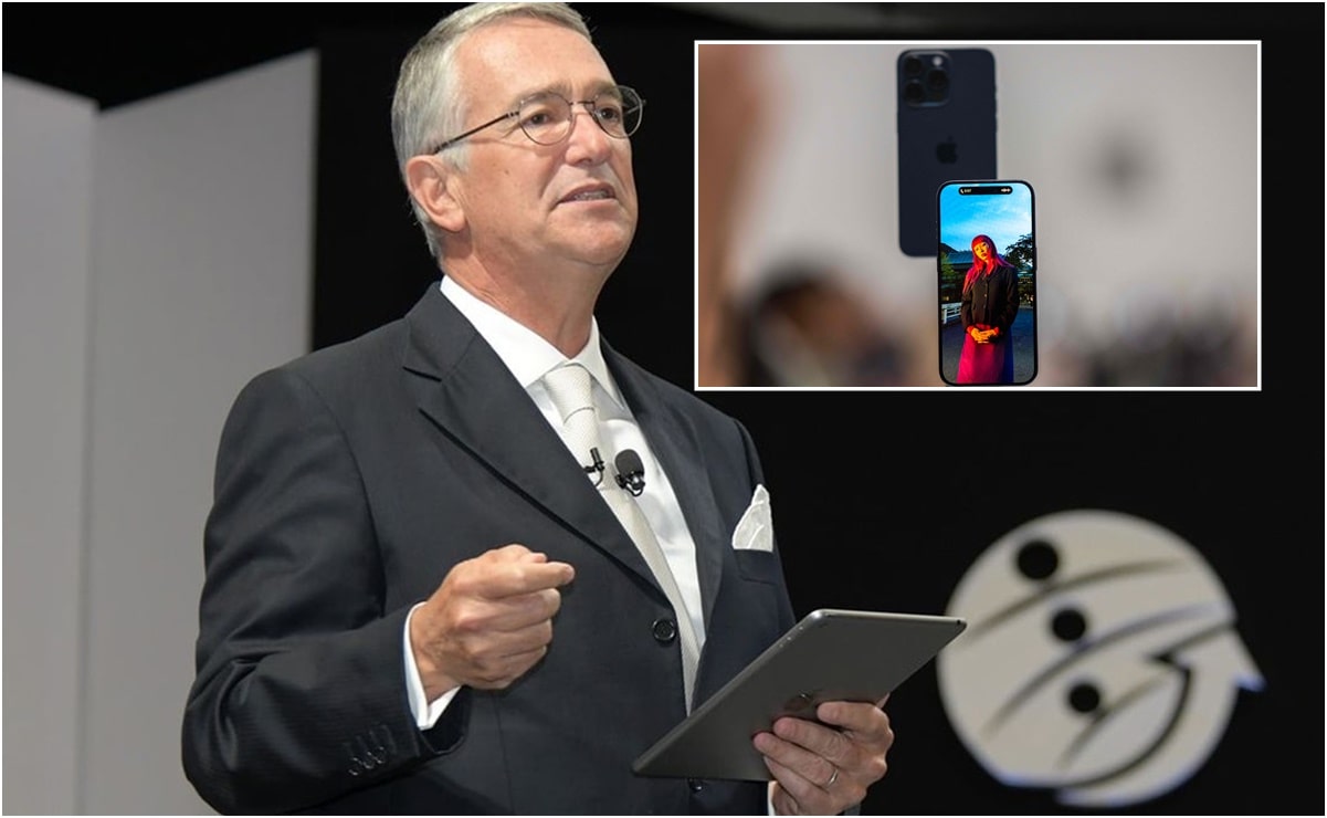 Salinas Pliego recibe un iPhone 15 de regalo y hace "unboxing": "somos esclavos de Apple"