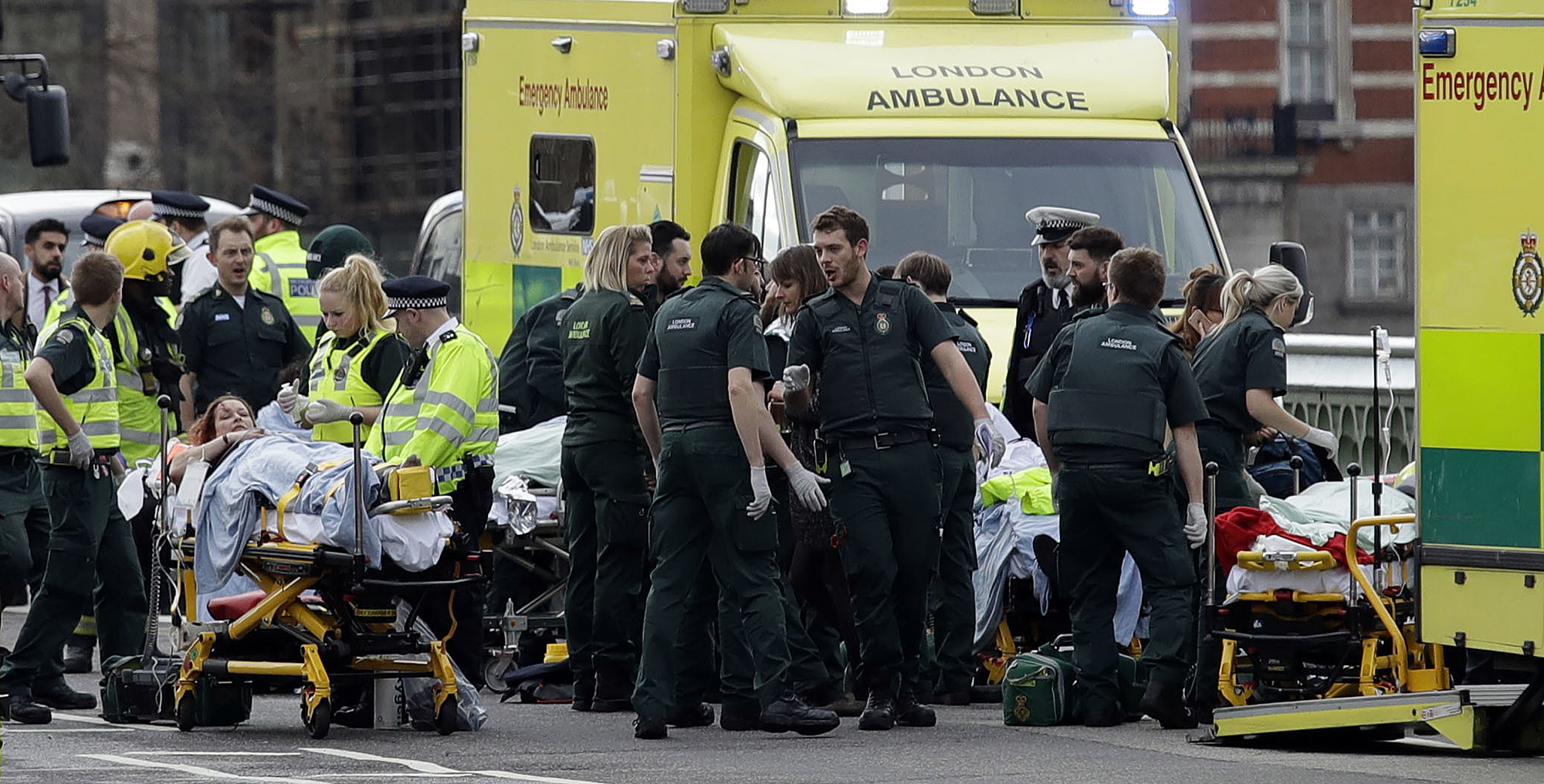 Confirman 4 muertos y 20 heridos tras atentado en Parlamento británico