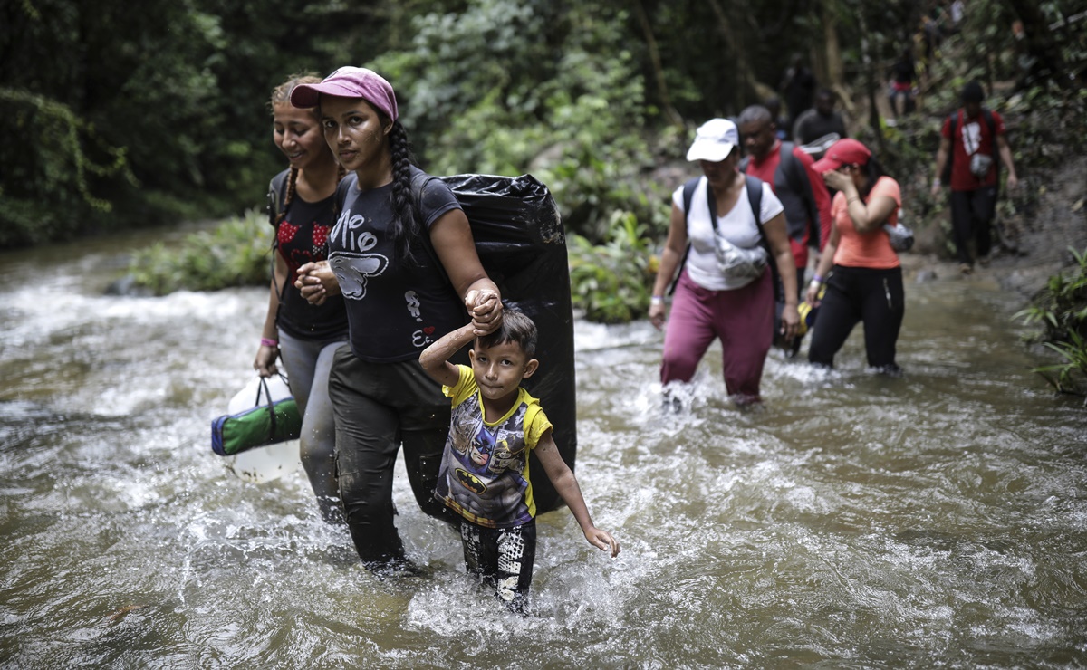 Panamá cierra tres accesos al Darién para “canalizar” flujo de migrantes