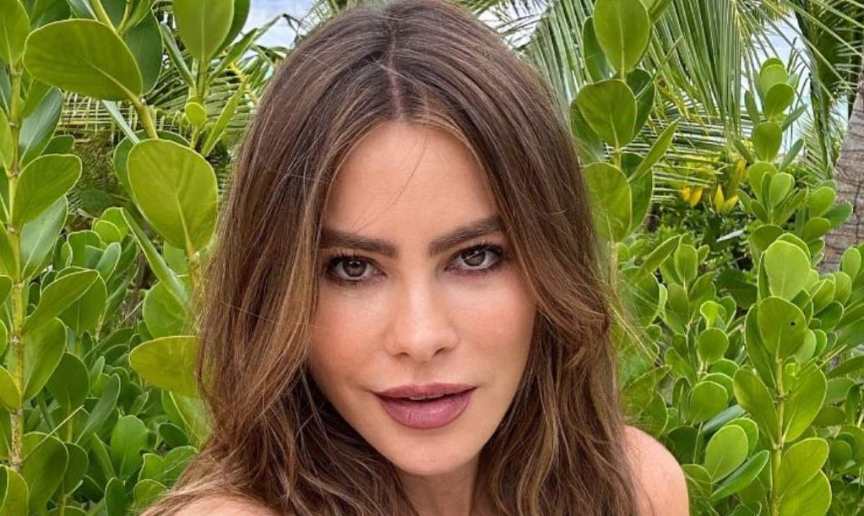 Sofia Vergara, a sus 50 años, posa para una selfie en bikini negro ¡Imperdible!