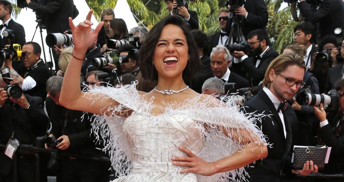 Michelle Rodriguez no deja el chicle ni en el Festival de Cannes
