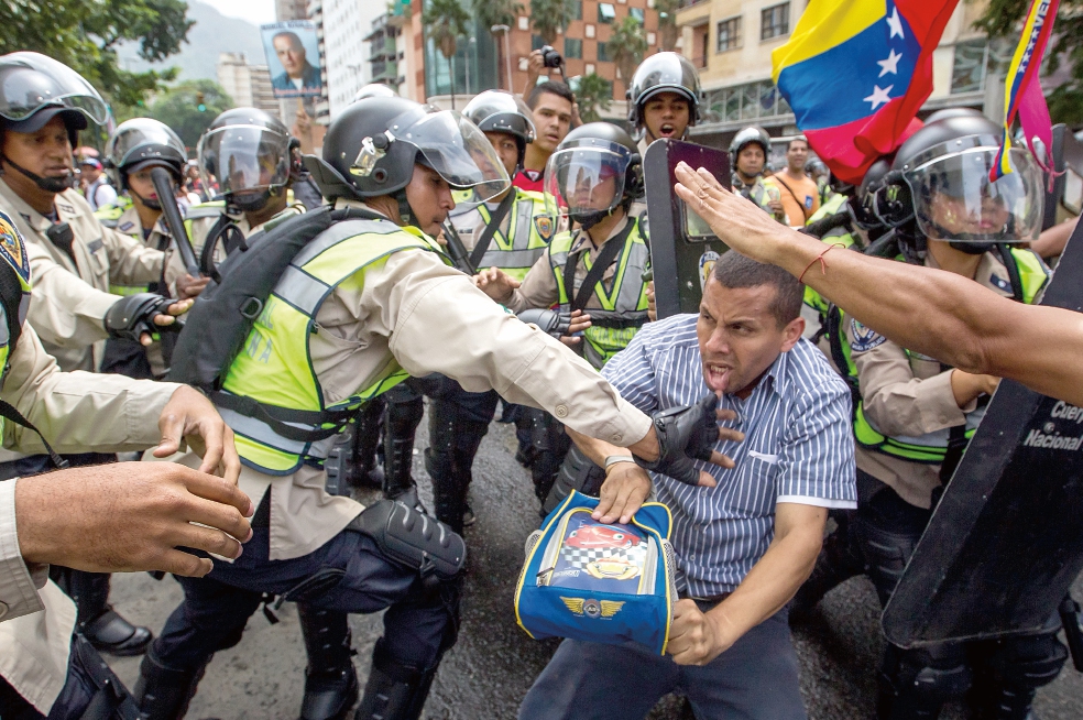 Almagro y Maduro se lanzan insultos 