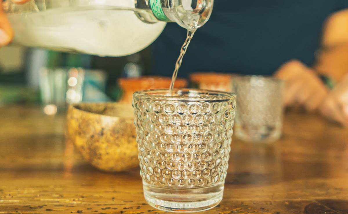 Así es esta barra de mezcales del mercado de San Juan