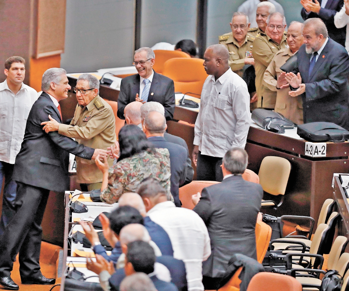 Cuba estrena premier y sustituye a ministros